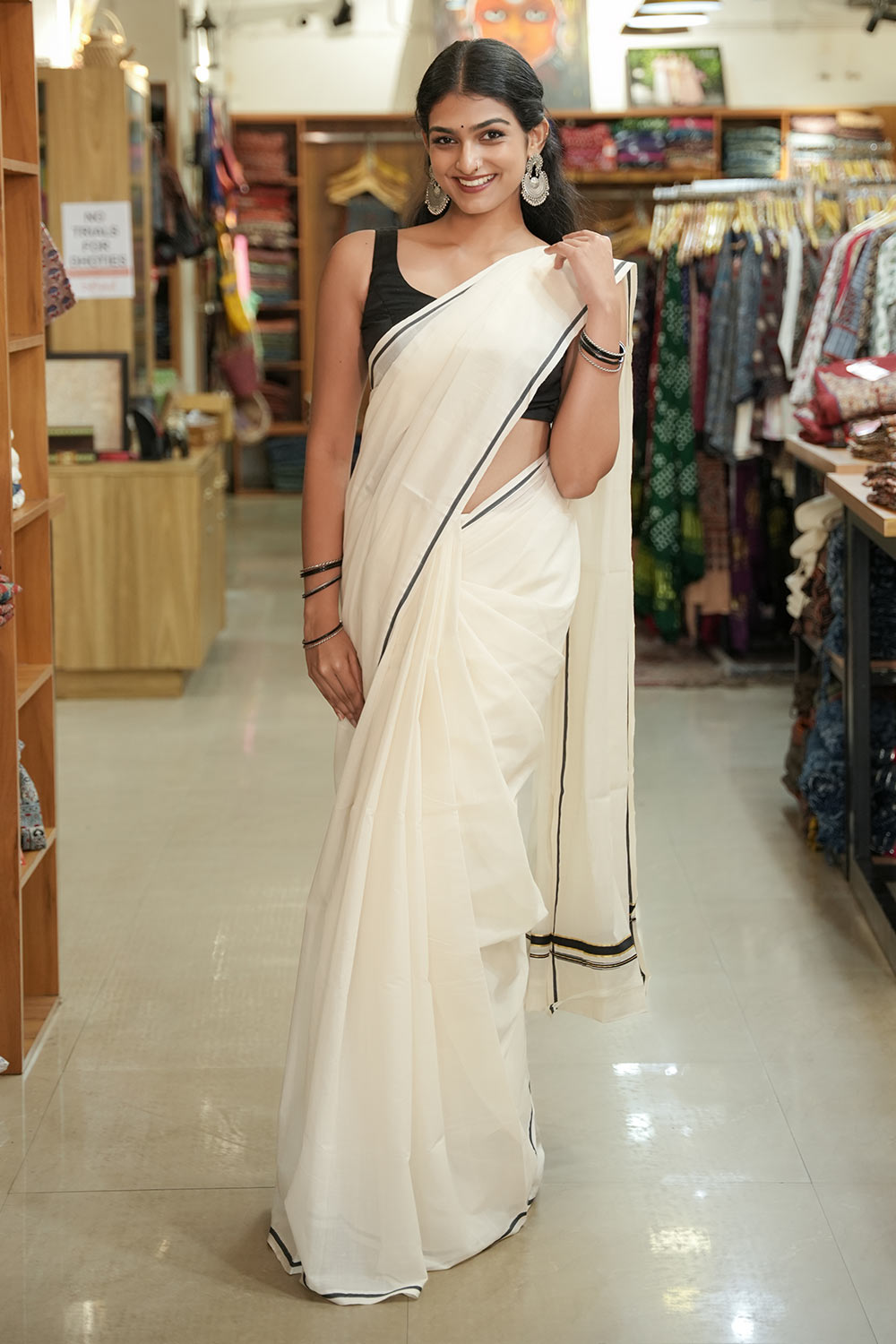 Black Puliyilakara Kerala Saree