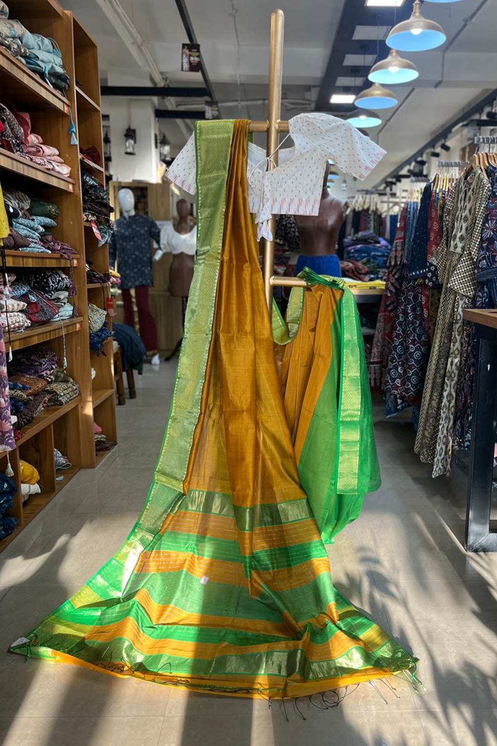 Maheshwari Silk Green & Yellow Saree Jari Temlpe Border