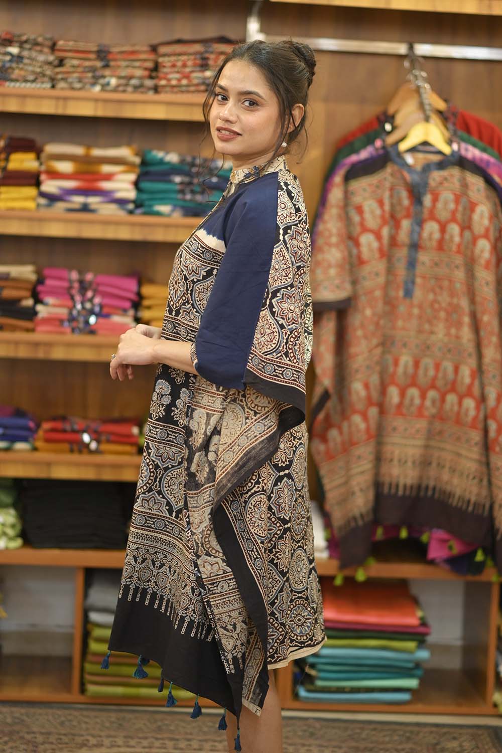 Black Base Kaftan Offwhite Collar & EyeTree Pattern