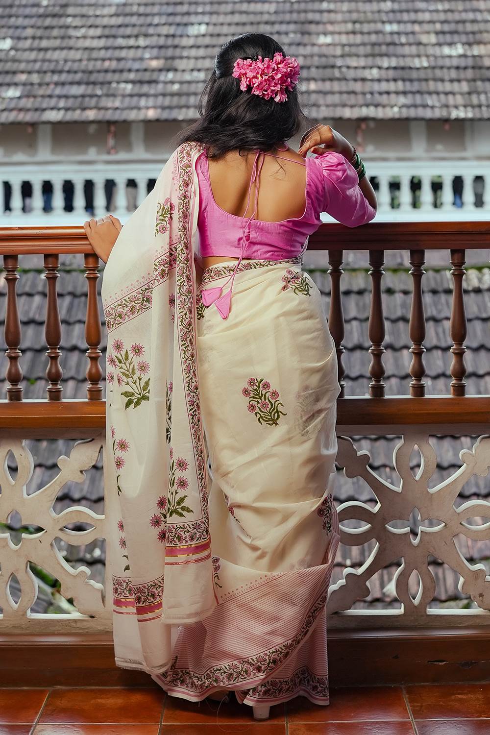 Offwhite Puliyilakara Pink Border & Floral Print Saree