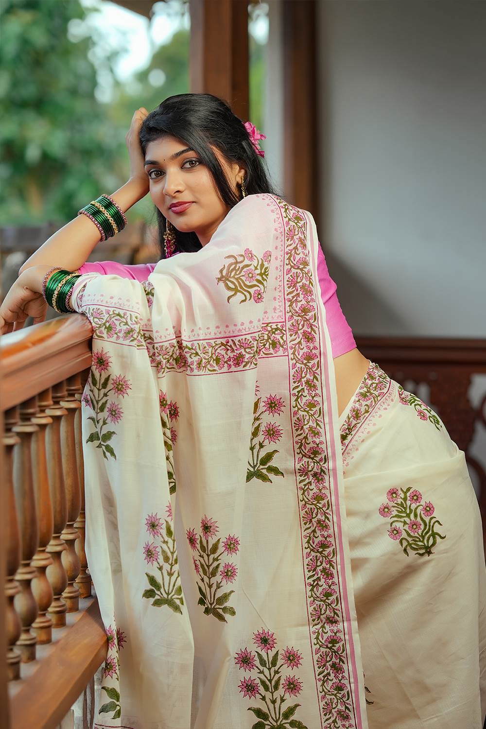 Offwhite Puliyilakara Pink Border & Floral Print Saree