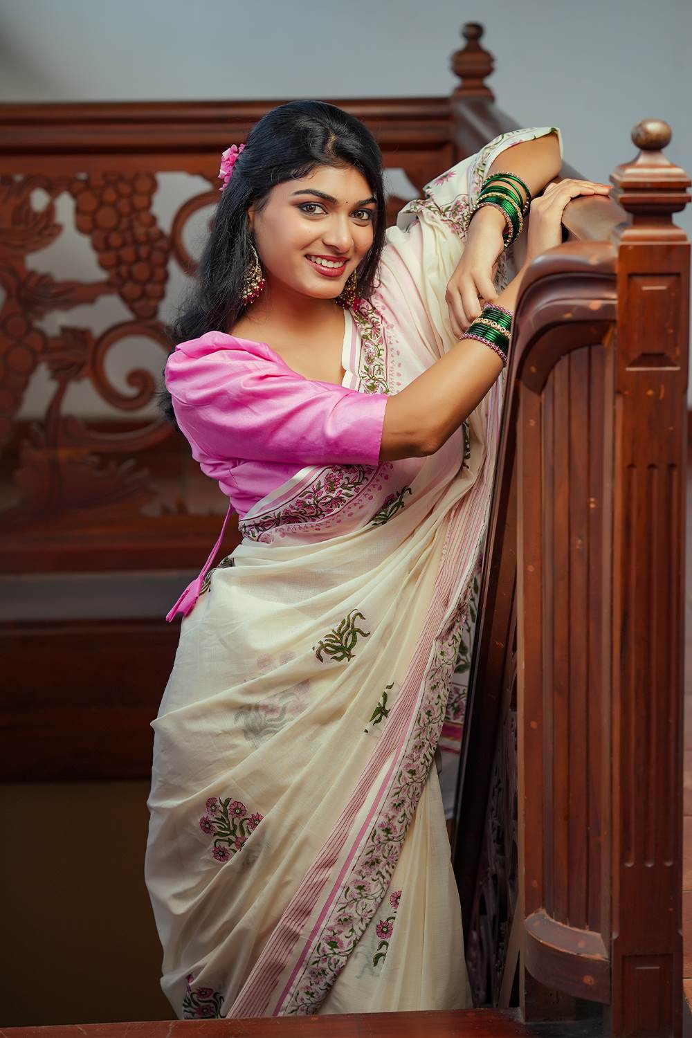 Offwhite Puliyilakara Pink Border & Floral Print Saree