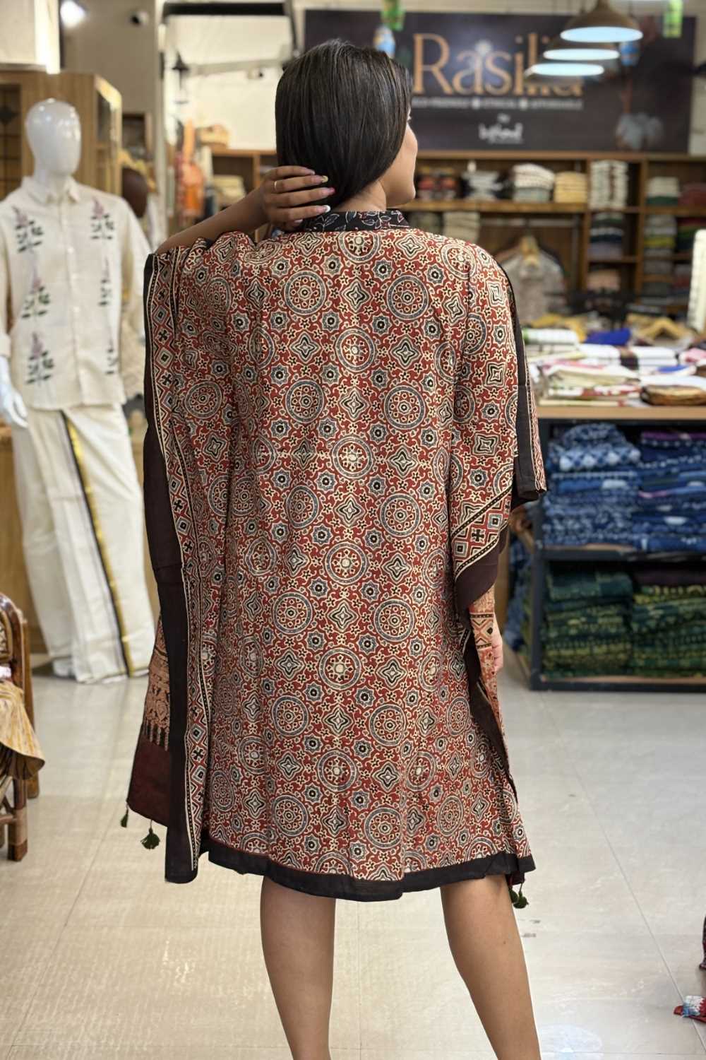 Red Base Kaftan Black Collar