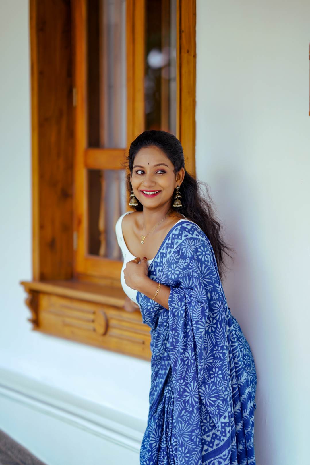 Indigo Big Rapid Floral Motif Mul Saree