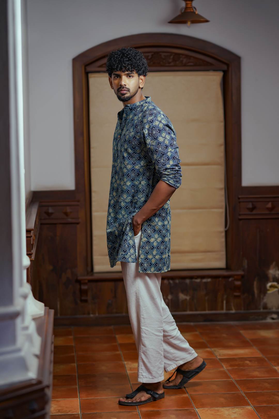 Blue Full sleeve Long Kurtha Four Petal Print Chinese Collar