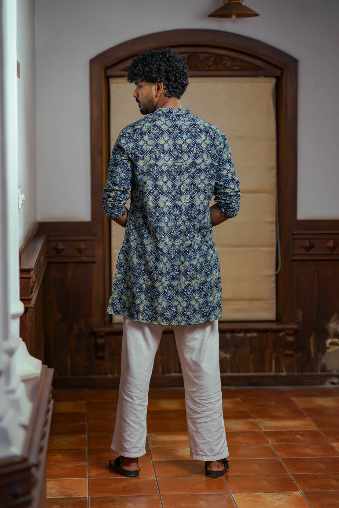 Blue Full sleeve Long Kurtha Four Petal Print Chinese Collar
