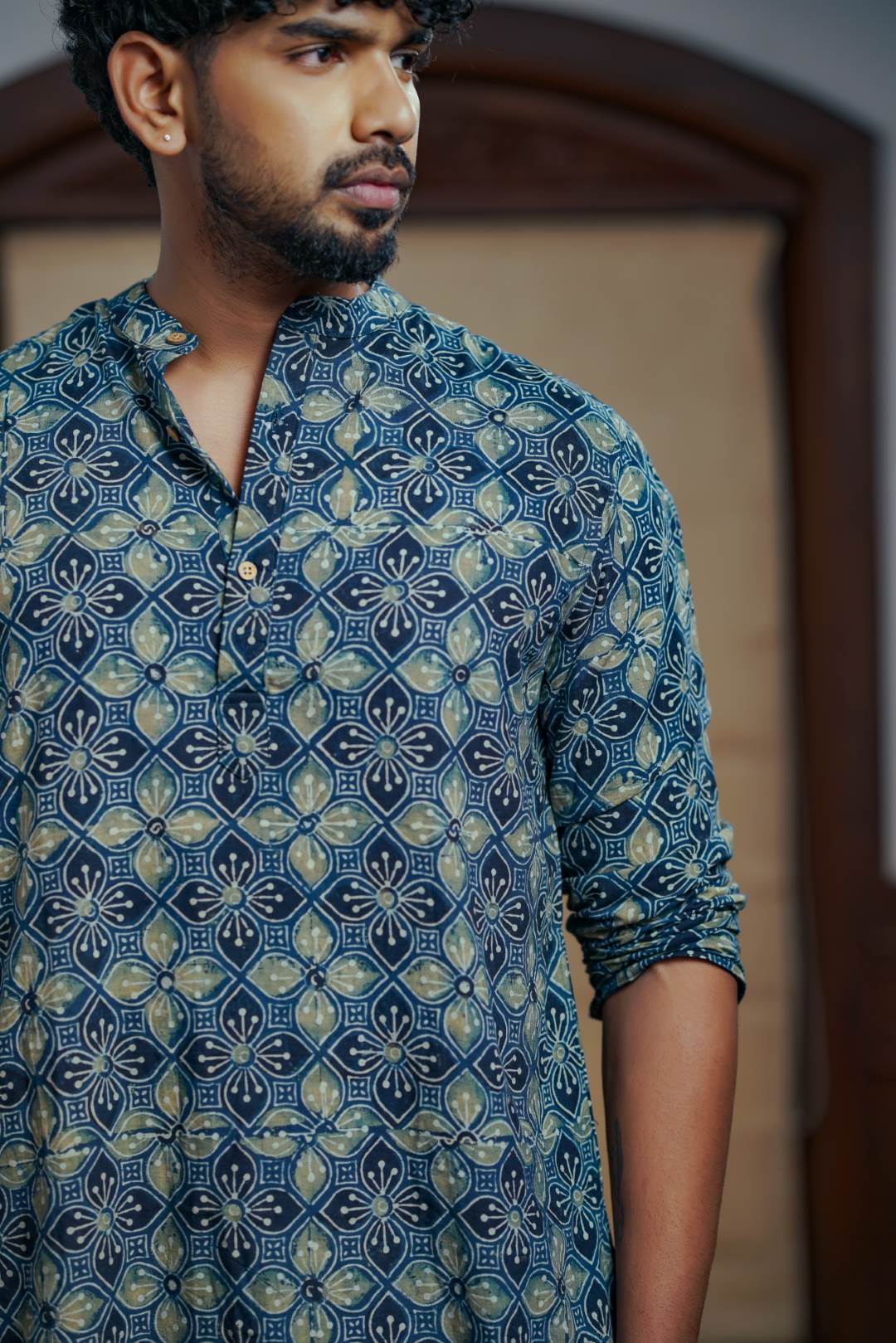 Blue Full sleeve Long Kurtha Four Petal Print Chinese Collar