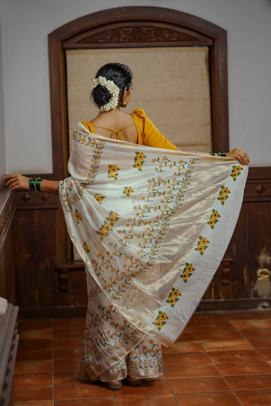 Offwhite Maheswari Slik Saree Golden Border & Yellow Floral Bolck Print