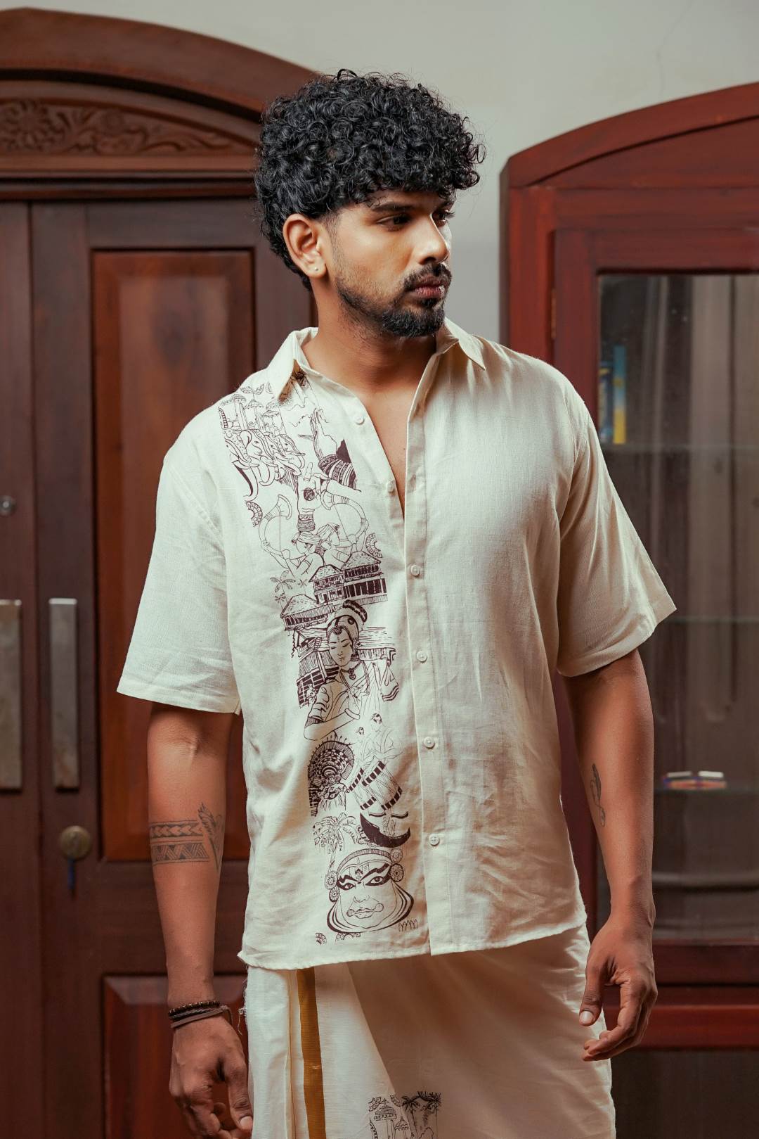 Offwhite Half Sleeve Shirt with Kerala Theme Print