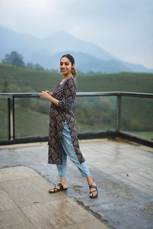 Black base tie yoke 3 panel straight cut kurti