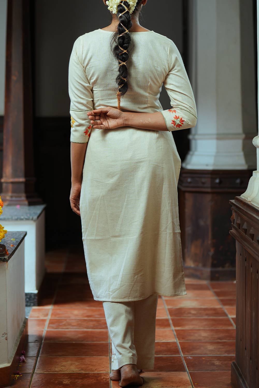 Offwhite Handloom Embrodiery Kurti Set