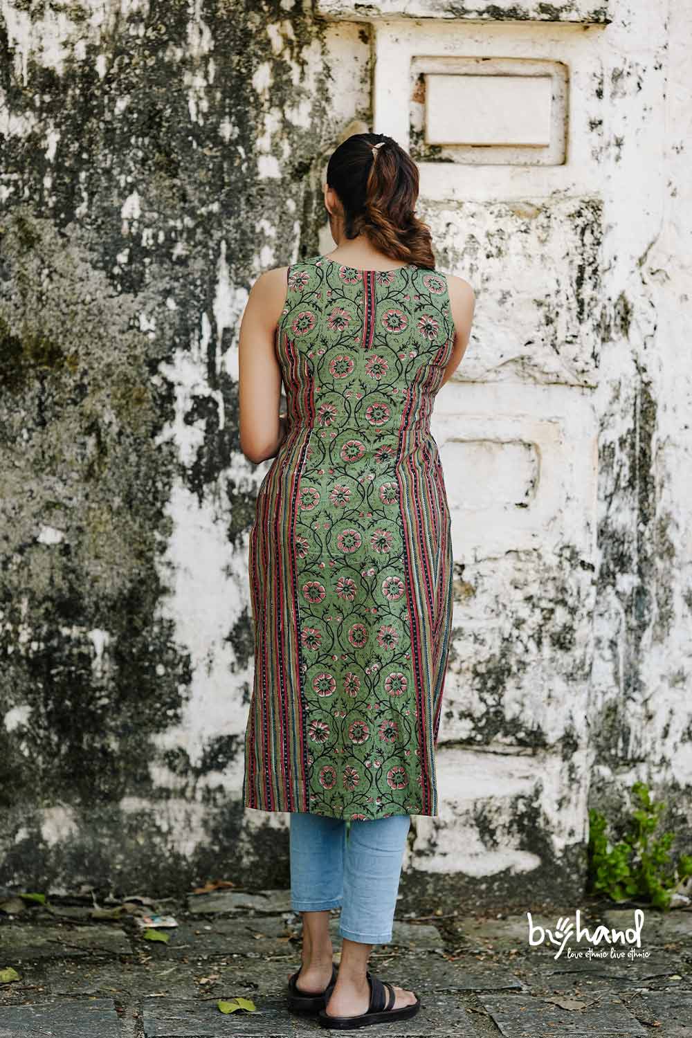 GREEN&RED JAHOTA PRINTED SLITTED KURTI