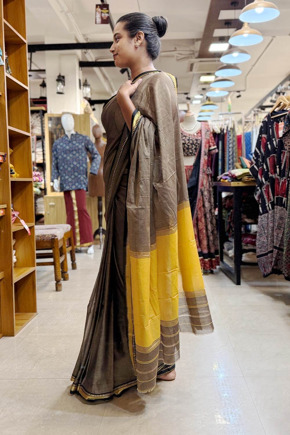 Olive Green Smallgomi Border Narayanpet Saree