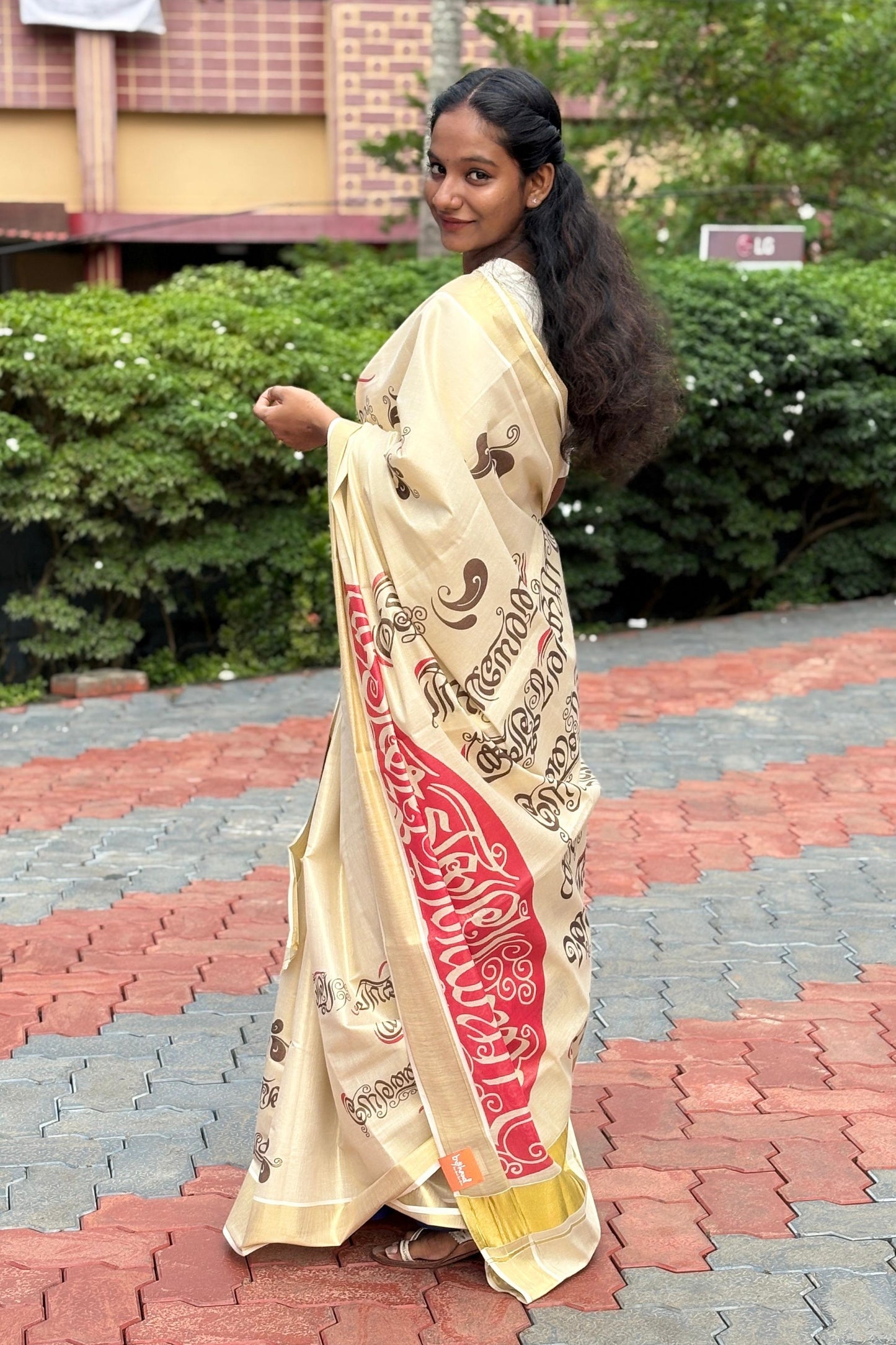 Offwhite Tissue Njanapana Saree