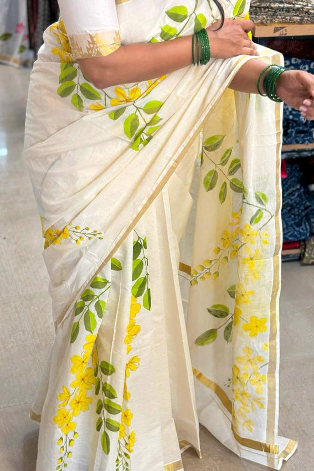 Konnappoo Handpainted Kerala Kasavu Saree