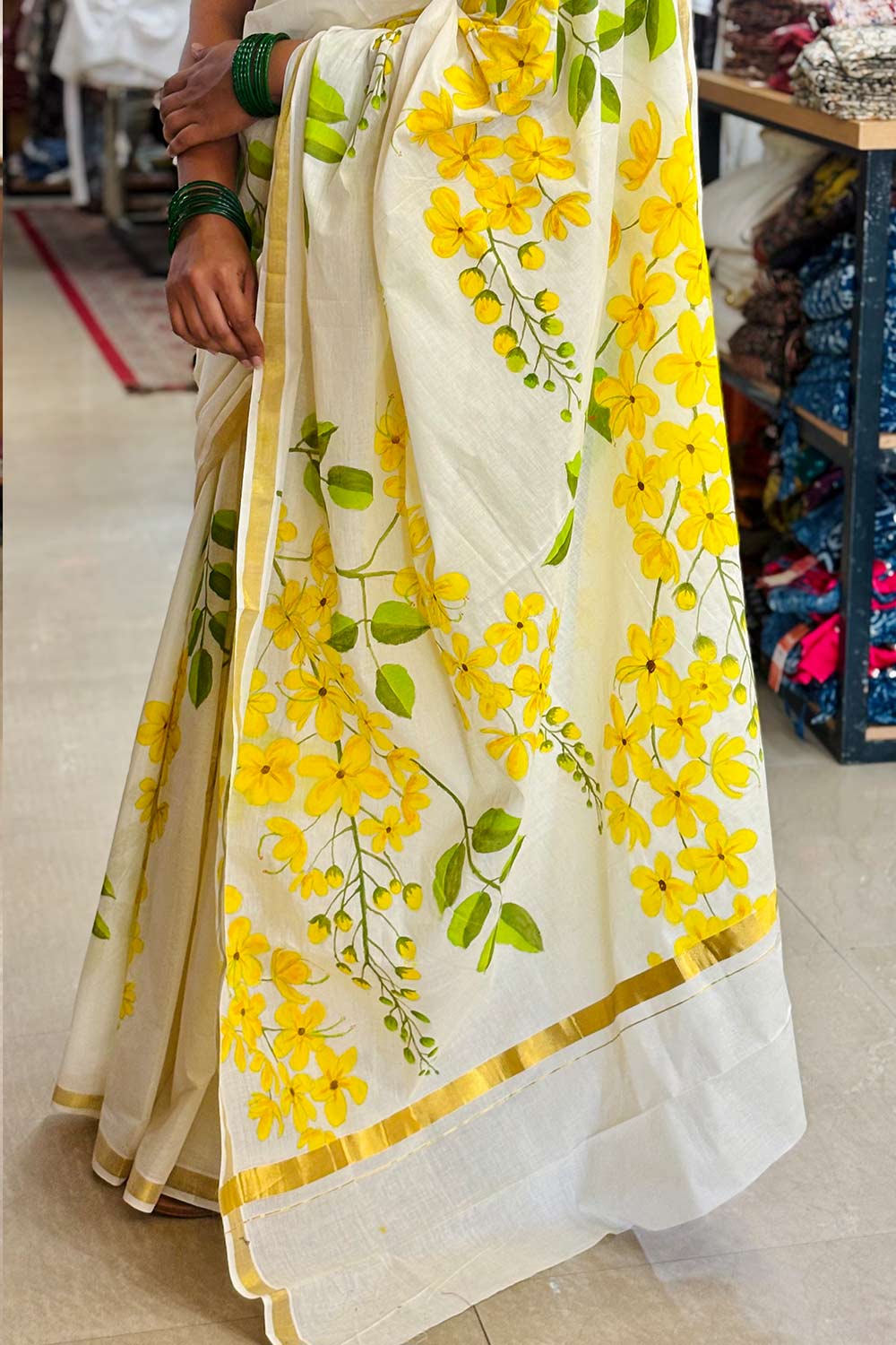 Konnappoo Handpainted Kerala Kasavu Saree