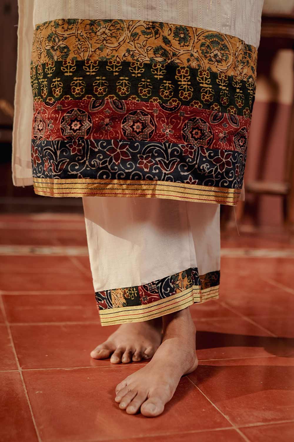 Offwhite Multipatch Slited kurthi And Bottom set