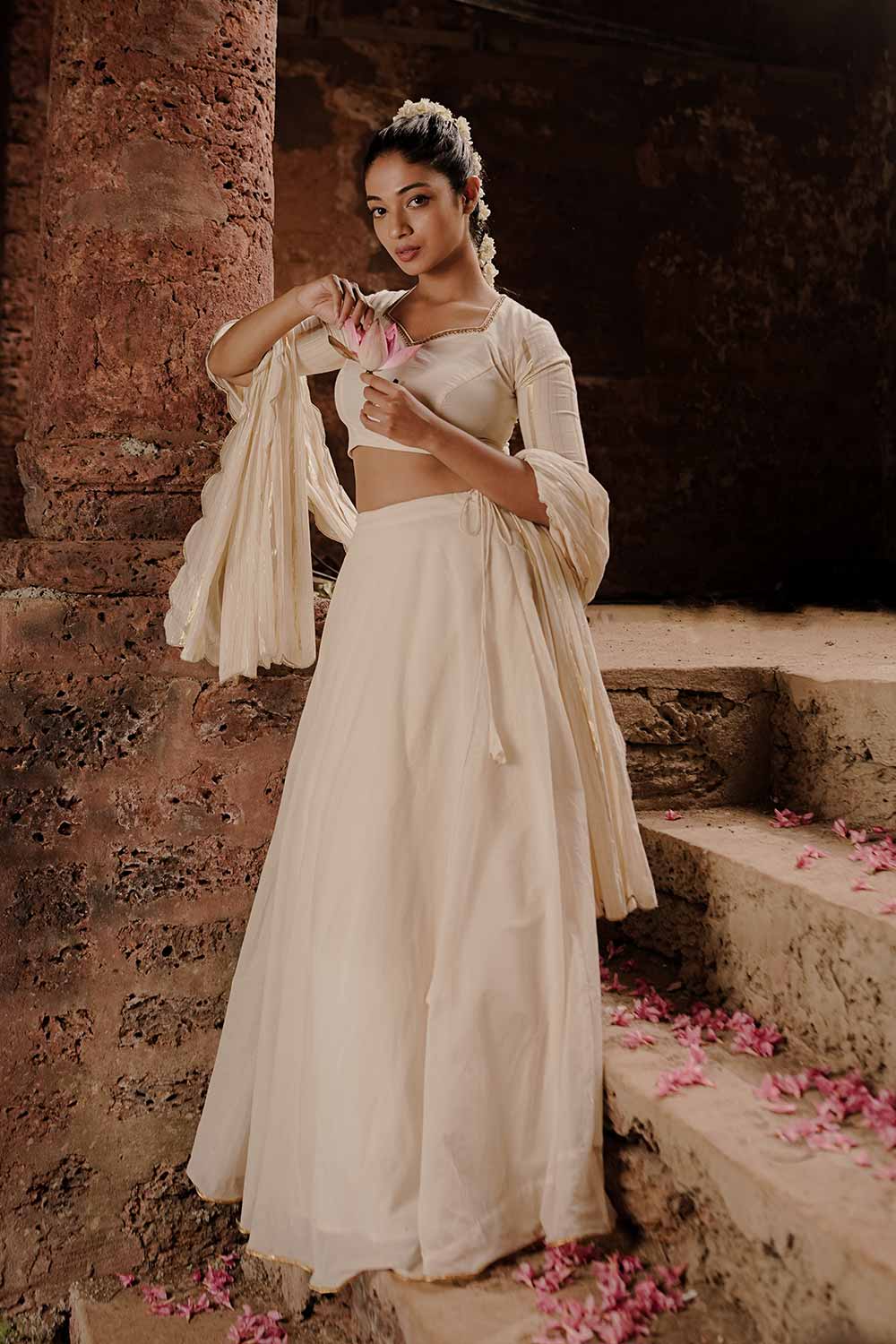 Off white Dhavani Set