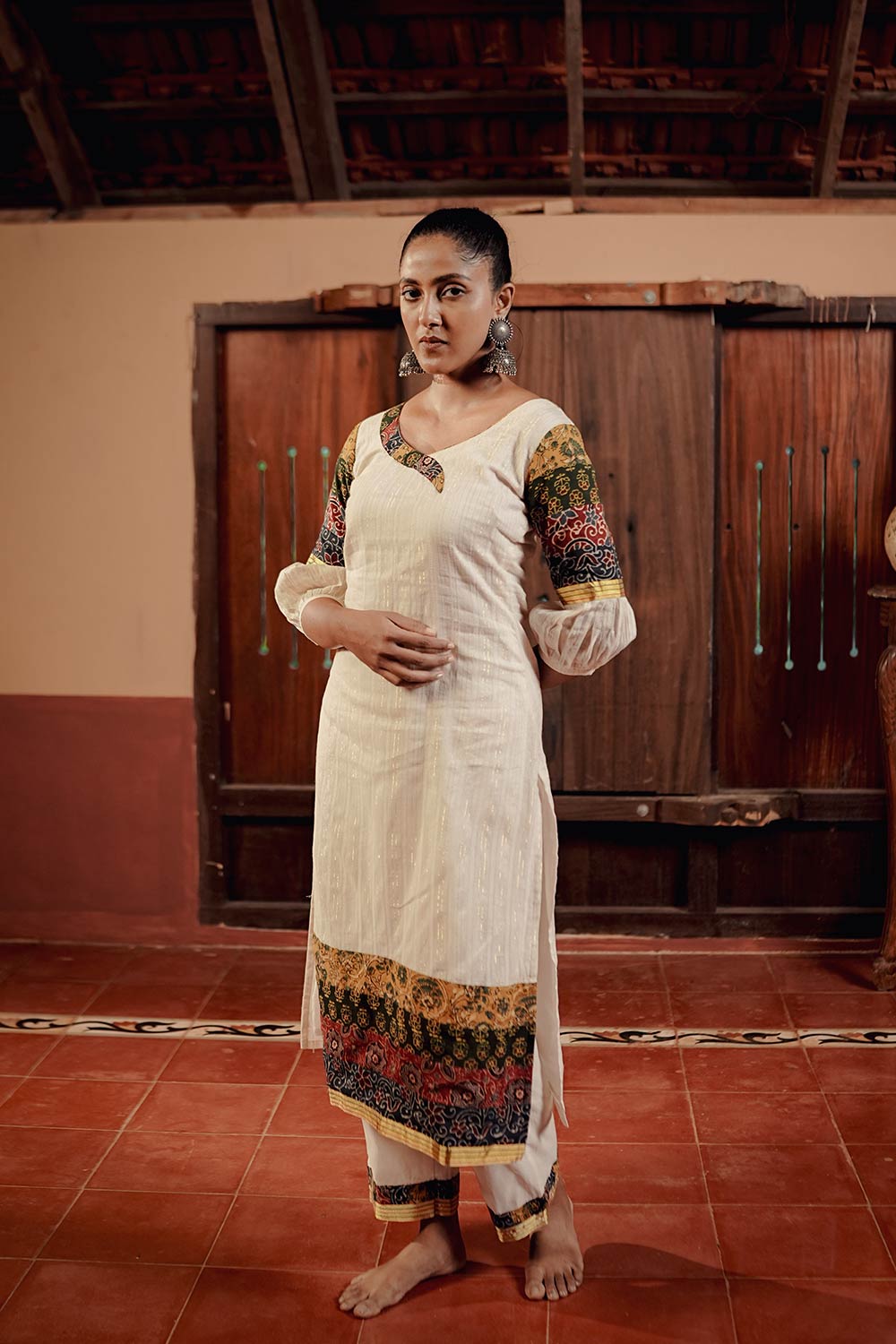 Offwhite Multipatch Slited kurthi And Bottom set