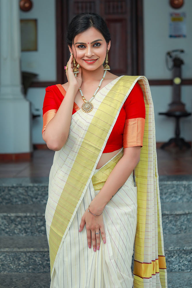 Set Saree With Black & Red Thin Lines