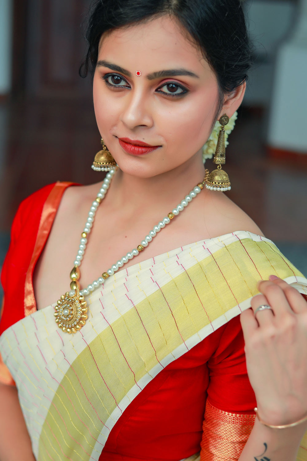 Set Saree With Black & Red Thin Lines