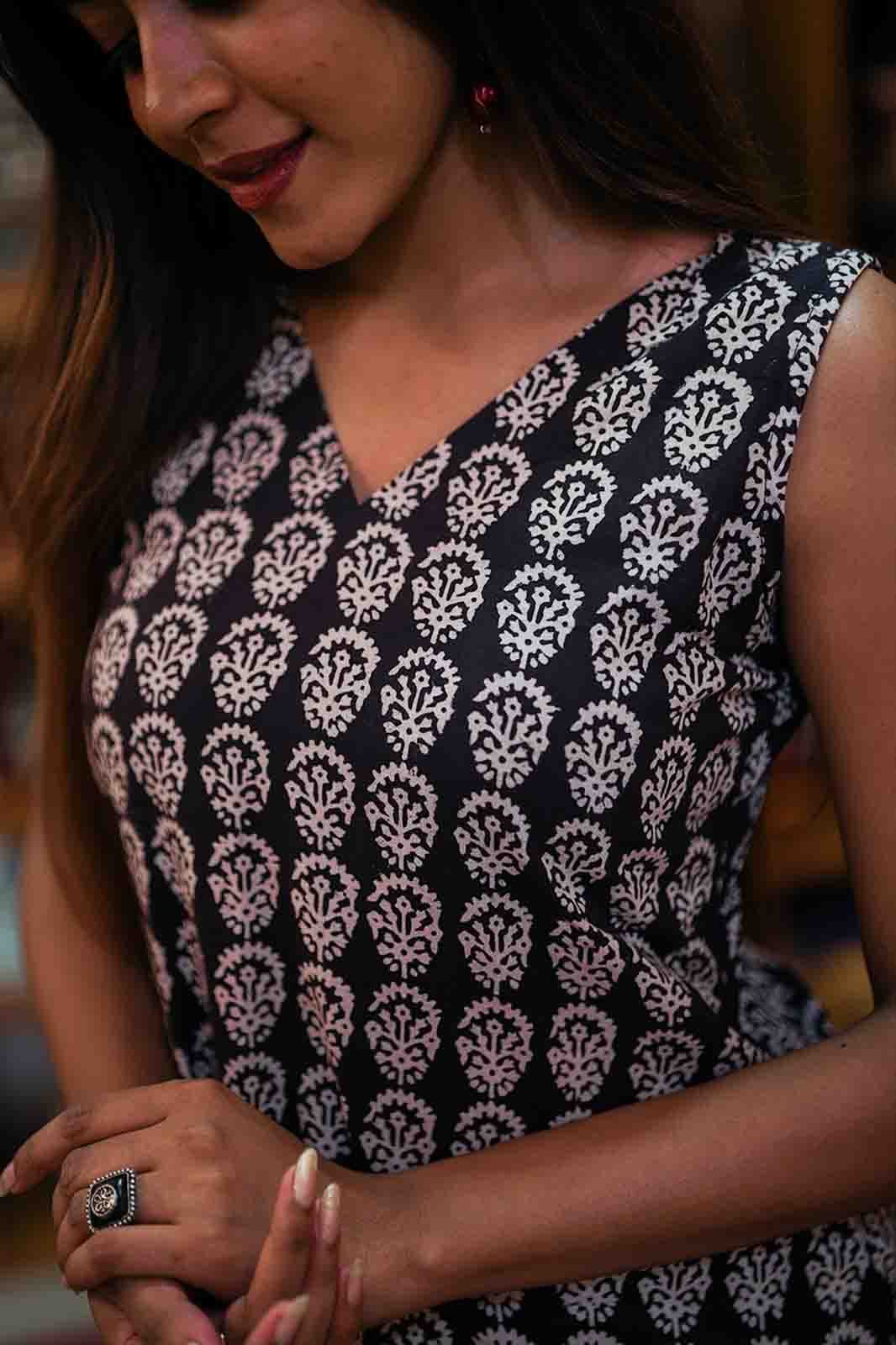 Black Base Withe Flower Print Slitted Kurti
