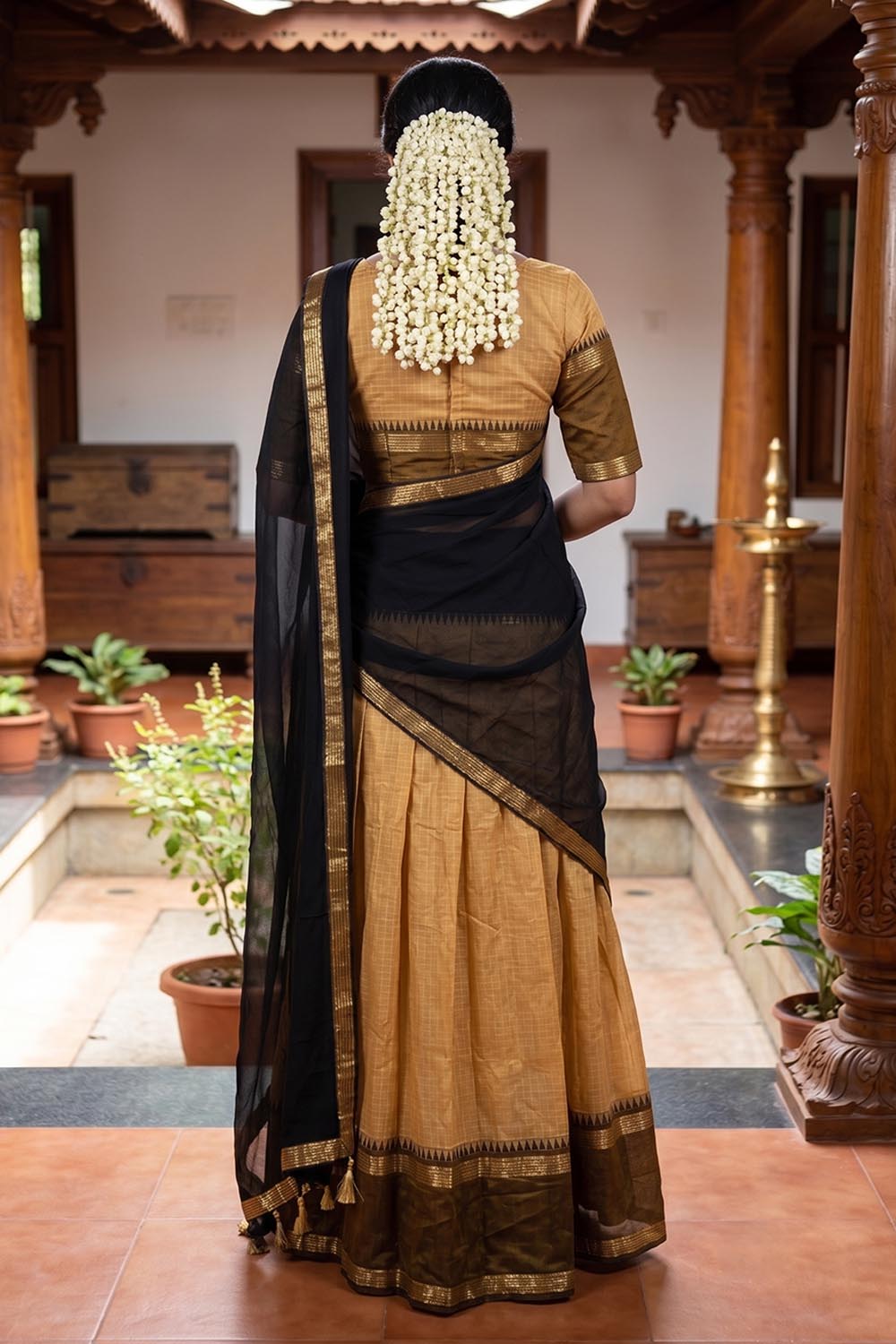 Black & Yellow Dhwani Set