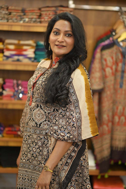 Black Base Kaftan Red Collar & Eye Rangoli Pattern