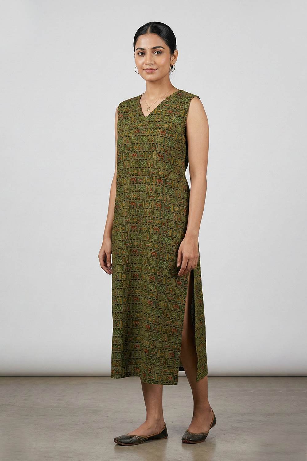 Green Sleeveless Slitted Goat & Elephant Print Kurti