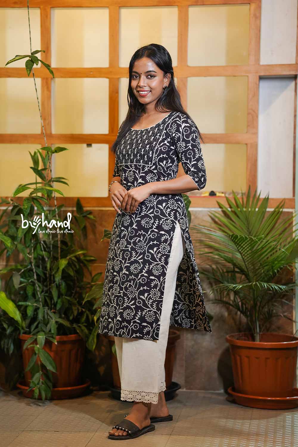 BLACK BASE CREAPERS PRINT SLITED KURTI