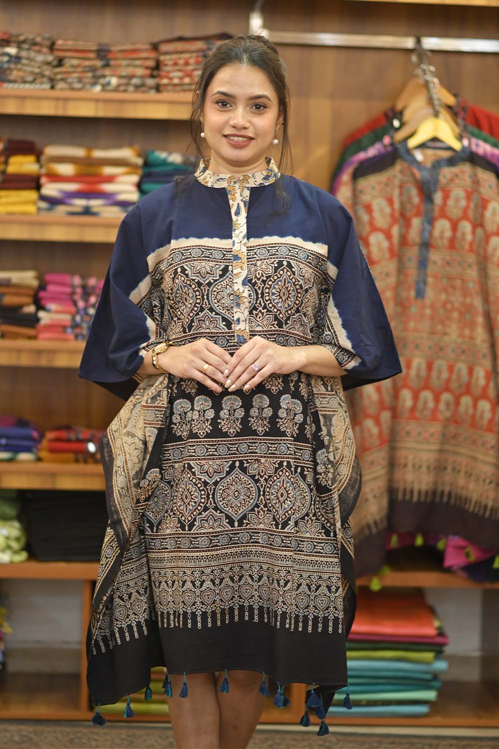 Black Base Kaftan Offwhite Collar & EyeTree Pattern