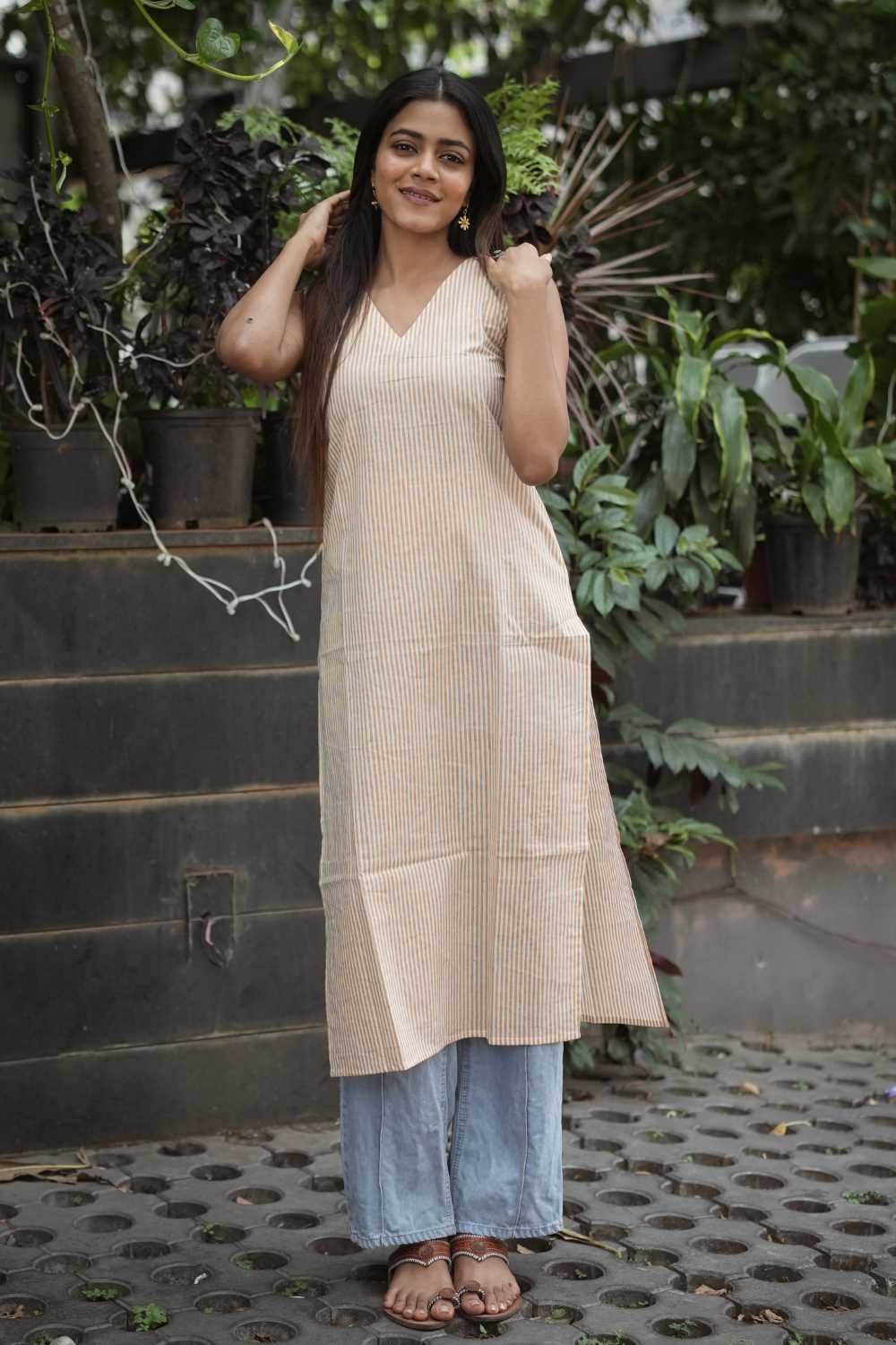 White & Yellow Sleeveless Slitted Kurti