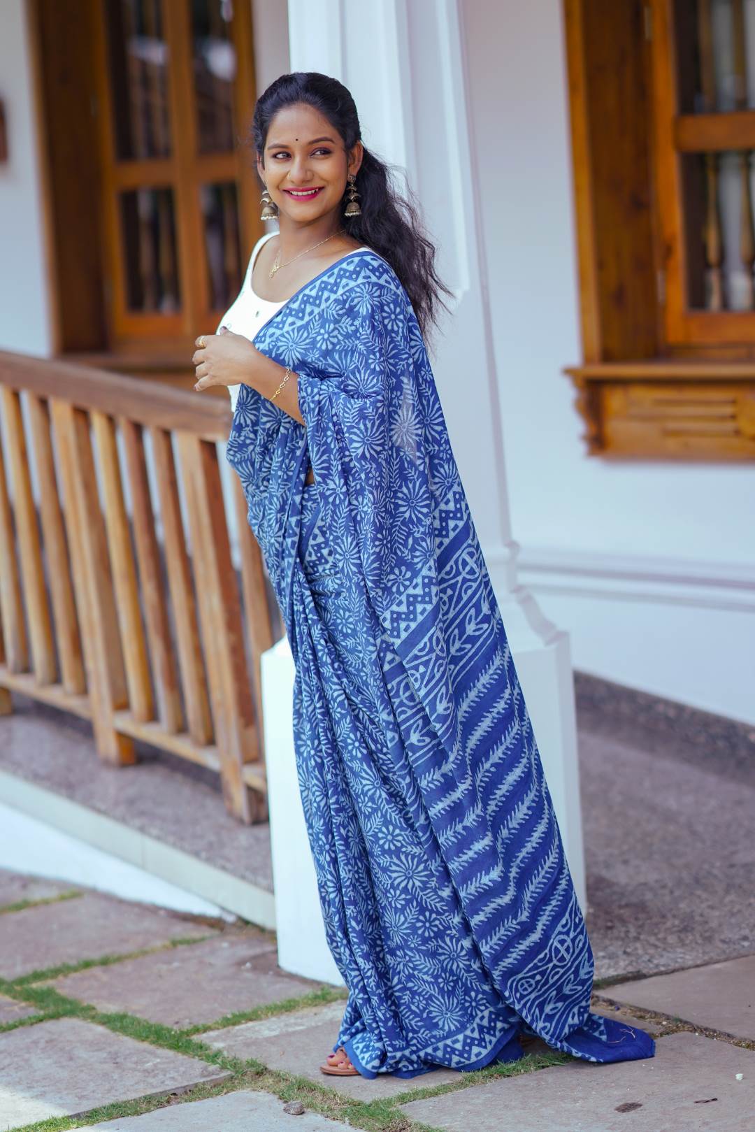Indigo Big Rapid Floral Motif Mul Saree