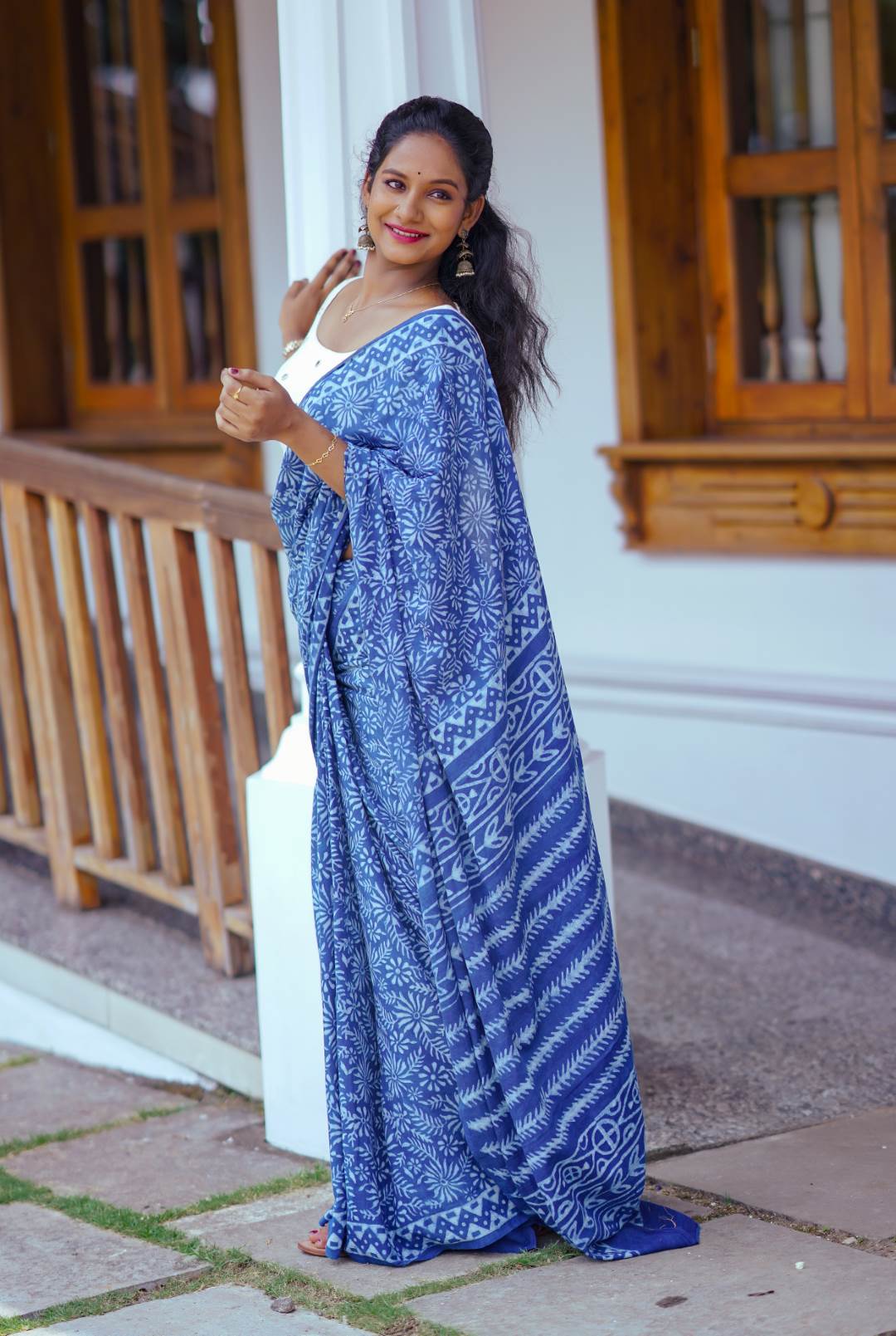 Indigo Big Rapid Floral Motif Mul Saree
