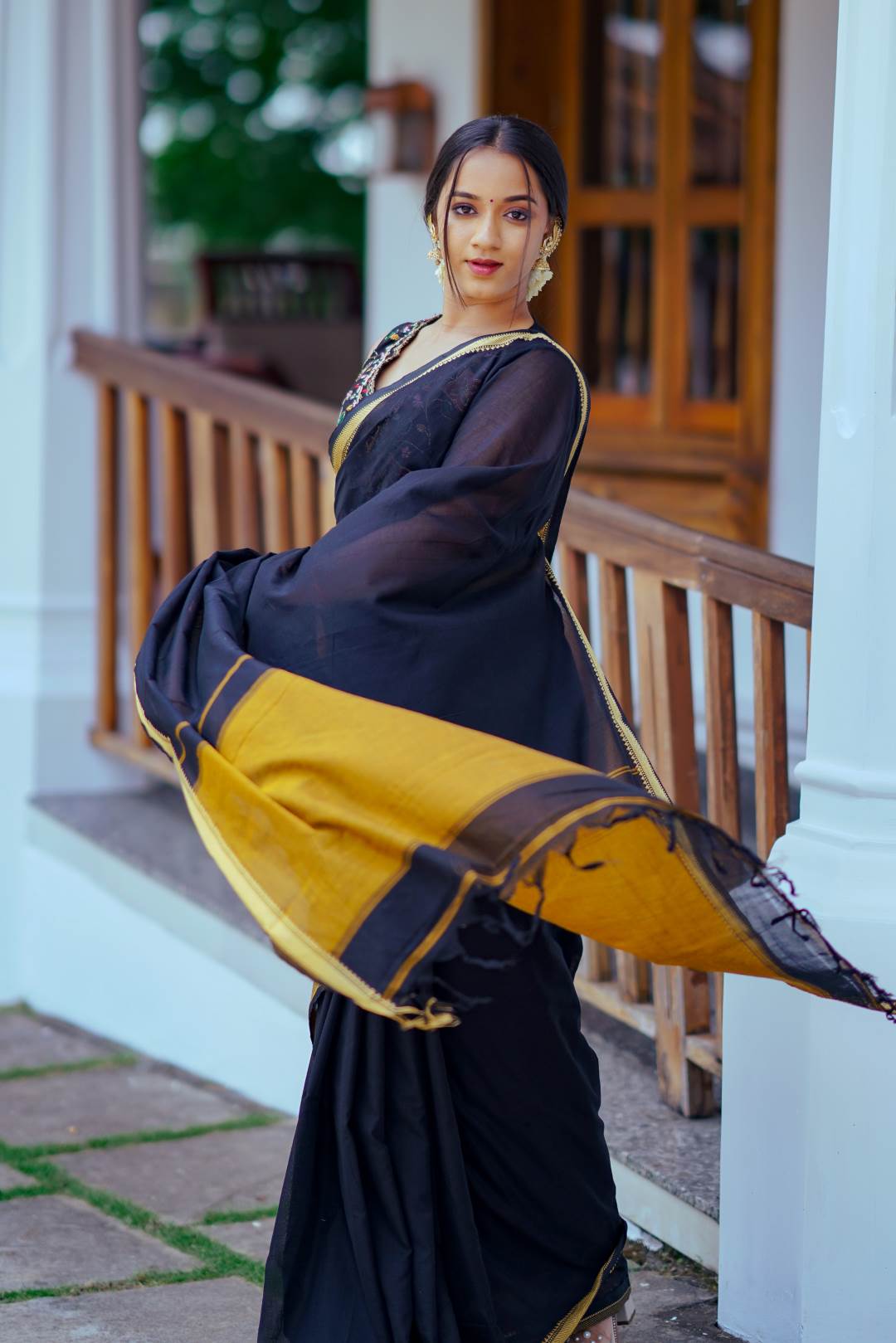 Black Smallgomi Border Narayanpettu Saree