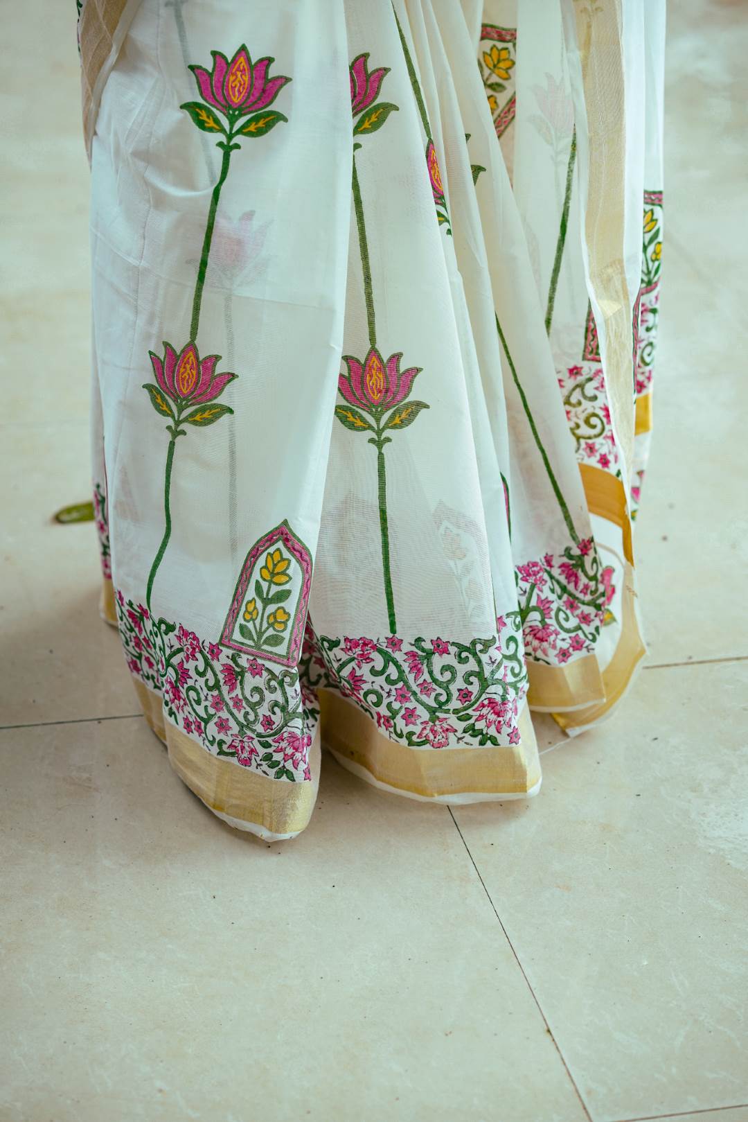Offwhite Saree with Lotus & Flower Inside Window Print