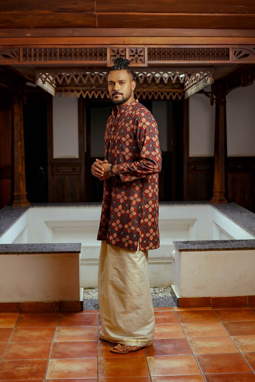 Red Full sleeve Long Kurtha Four Petal Print Chinese Colar