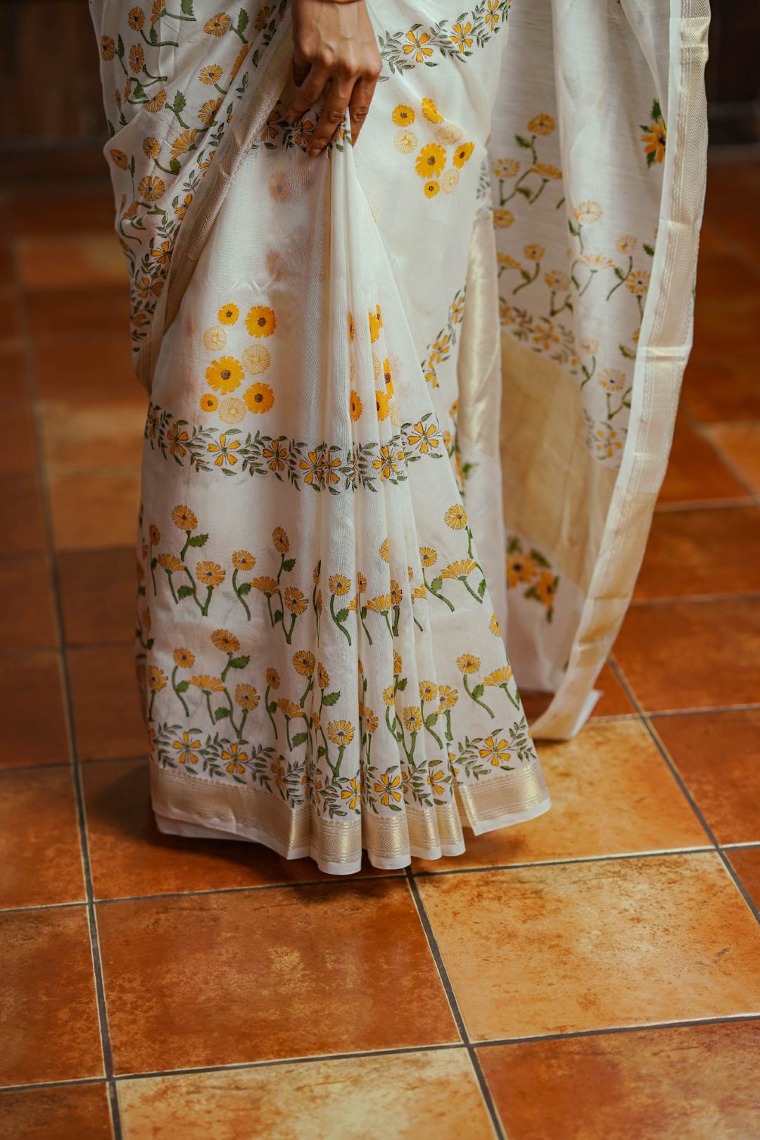 Offwhite Maheswari Slik Saree Golden Border & Yellow Floral Bolck Print