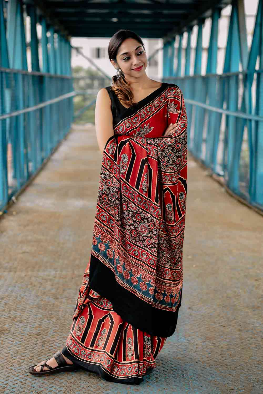 Red Base Ms Saree with Va