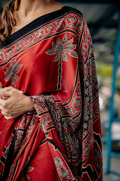 Red Base Ms Saree with Va