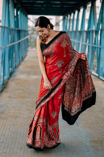 Red Base Ms Saree with Va