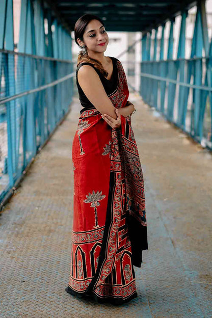 Red Base Ms Saree with Va