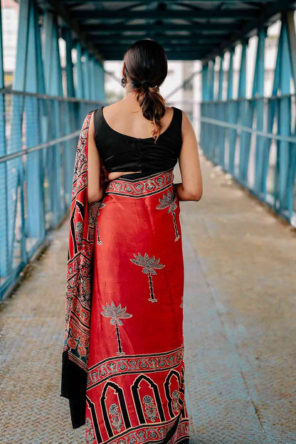 Red Base Ms Saree with Va