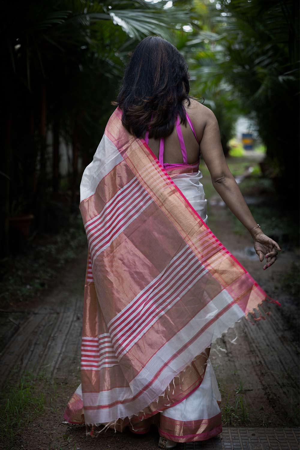 Maheswari Silk Saree White  With Pink Border