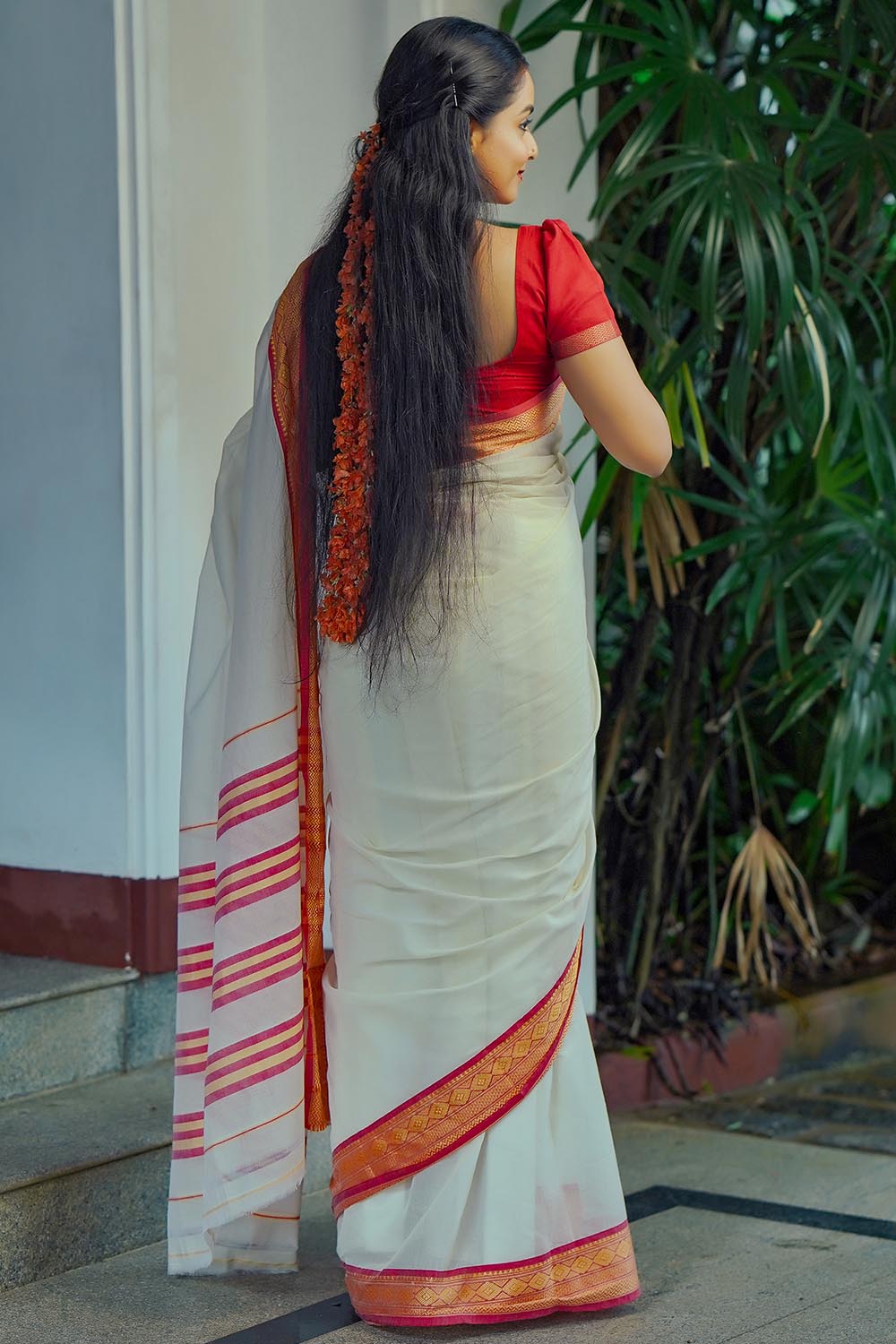Off-white Plain Narayan Pett Saree