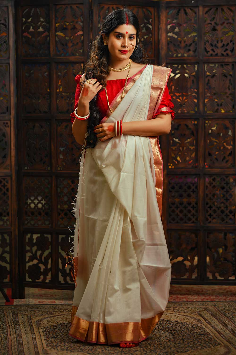 MAHESWARI SILK SAREE WHITE WITH RED BORDER