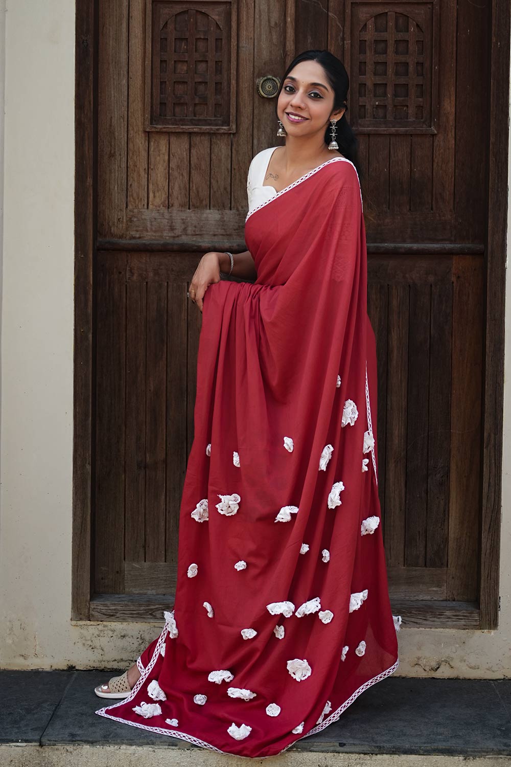 Red Mul Cotton Saree With Crochet Lace detailing