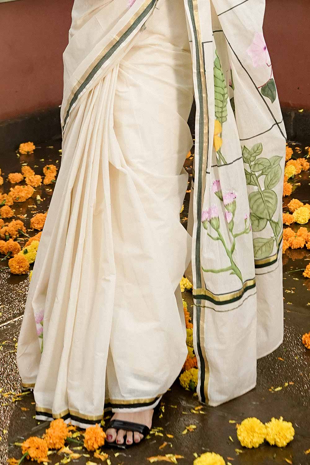 Dhashapushpam Handpainted Kerala Saree