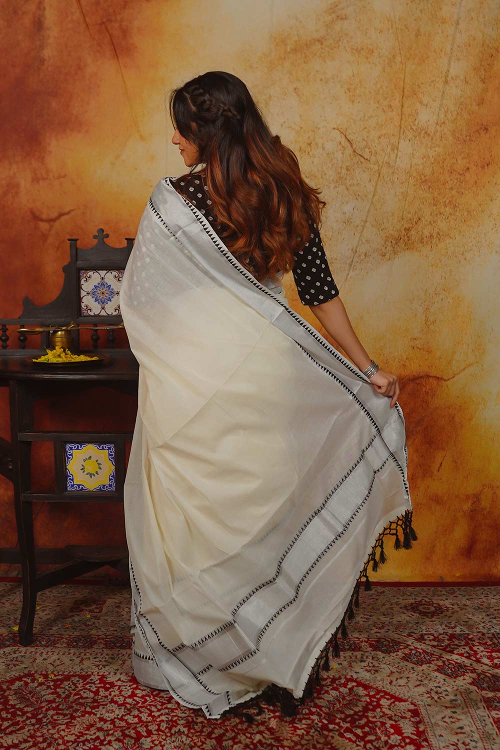 Kerala Saree With Silver & Black Temple Border