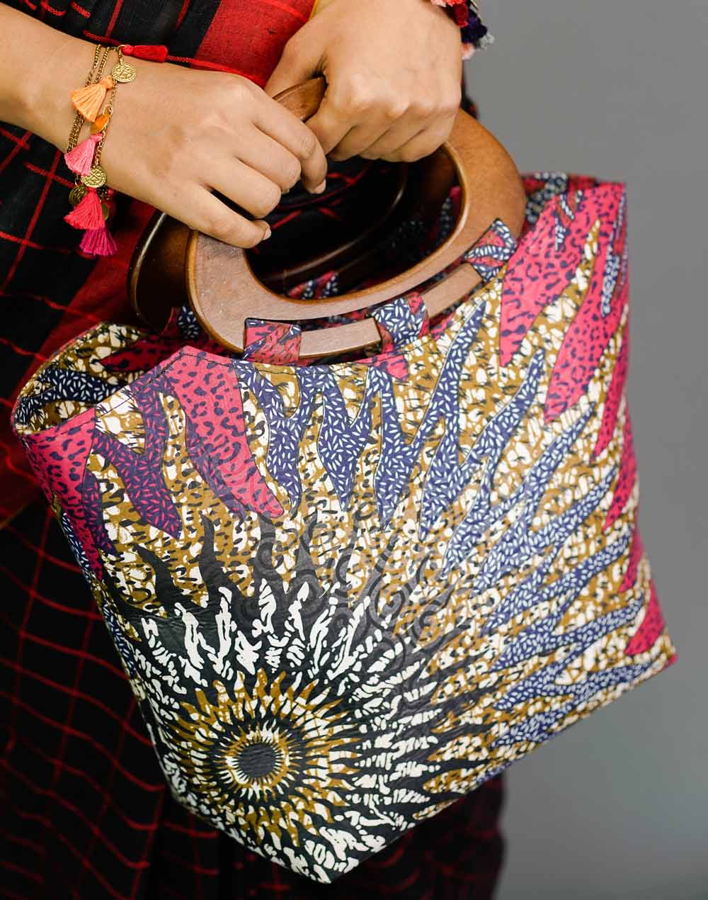 Cotton Macrame Purse Party Wooden Handle Macrame Handbag at Rs 350/piece |  Macrame Bag in Delhi | ID: 21287692412